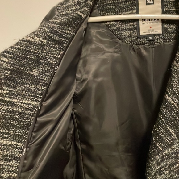 Modern, Wool Coat - Picture 4 of 6